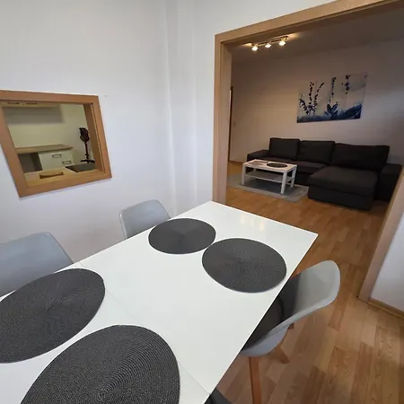 69m2 Mit Parkplatz An Der Am Zittauer Stadtzentrum Lage - Wohnen Auf Zeit - 2 Raum *